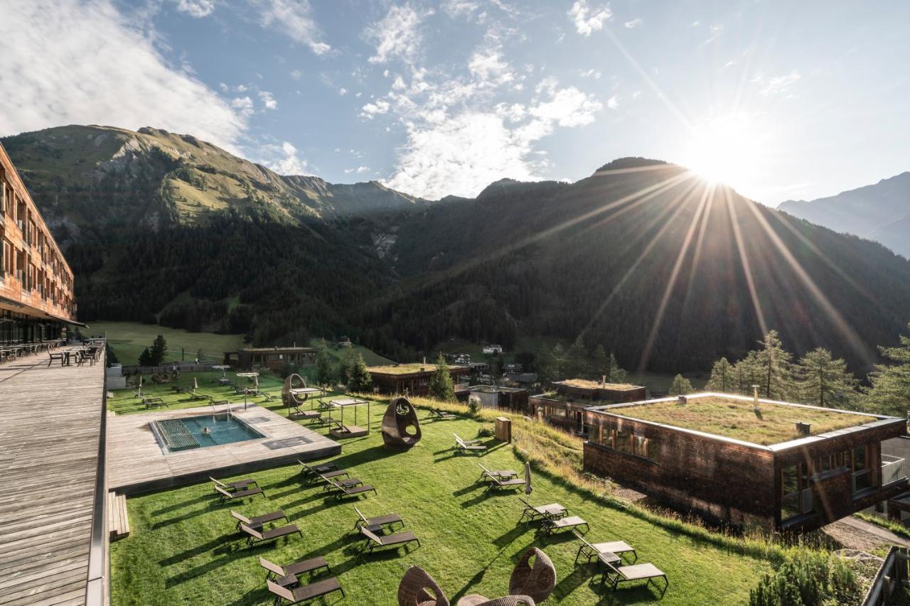 Gradonna Mountain Resort Chalets & Hotel Kals am Grossglockner Exterior photo